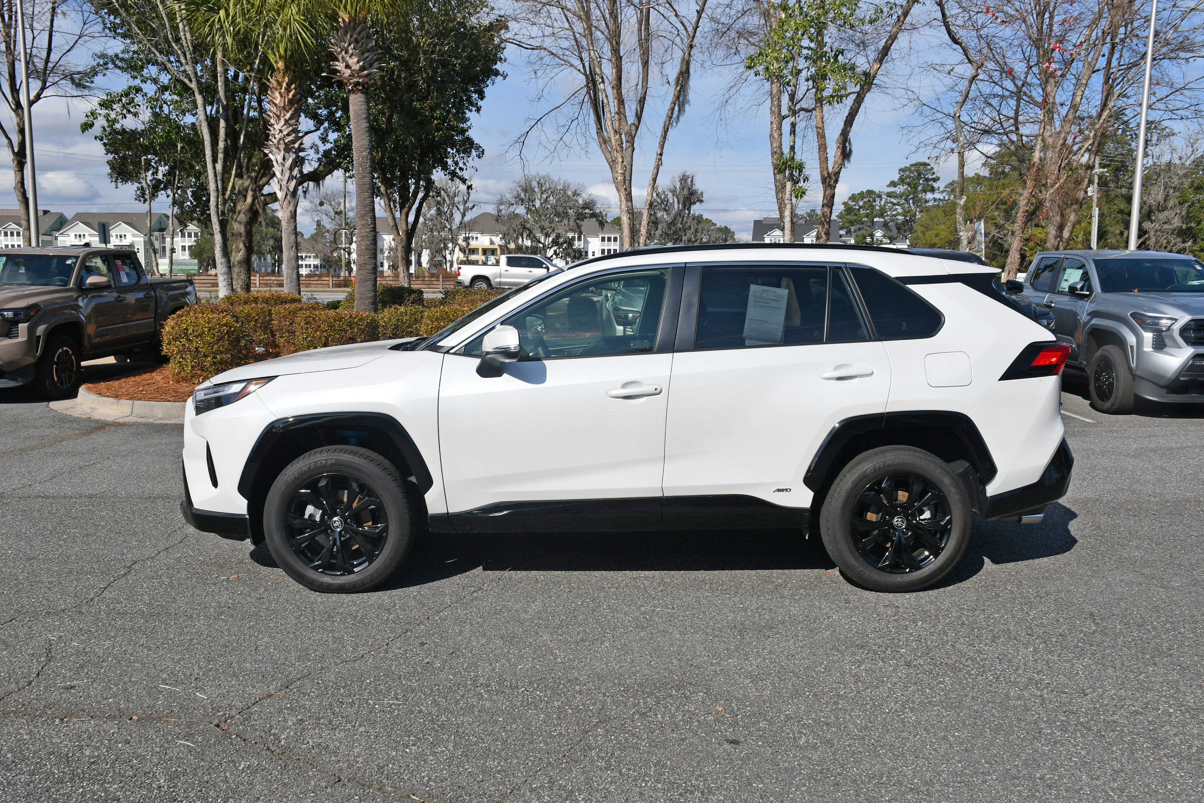 2025 Toyota RAV4 Hybrid SE