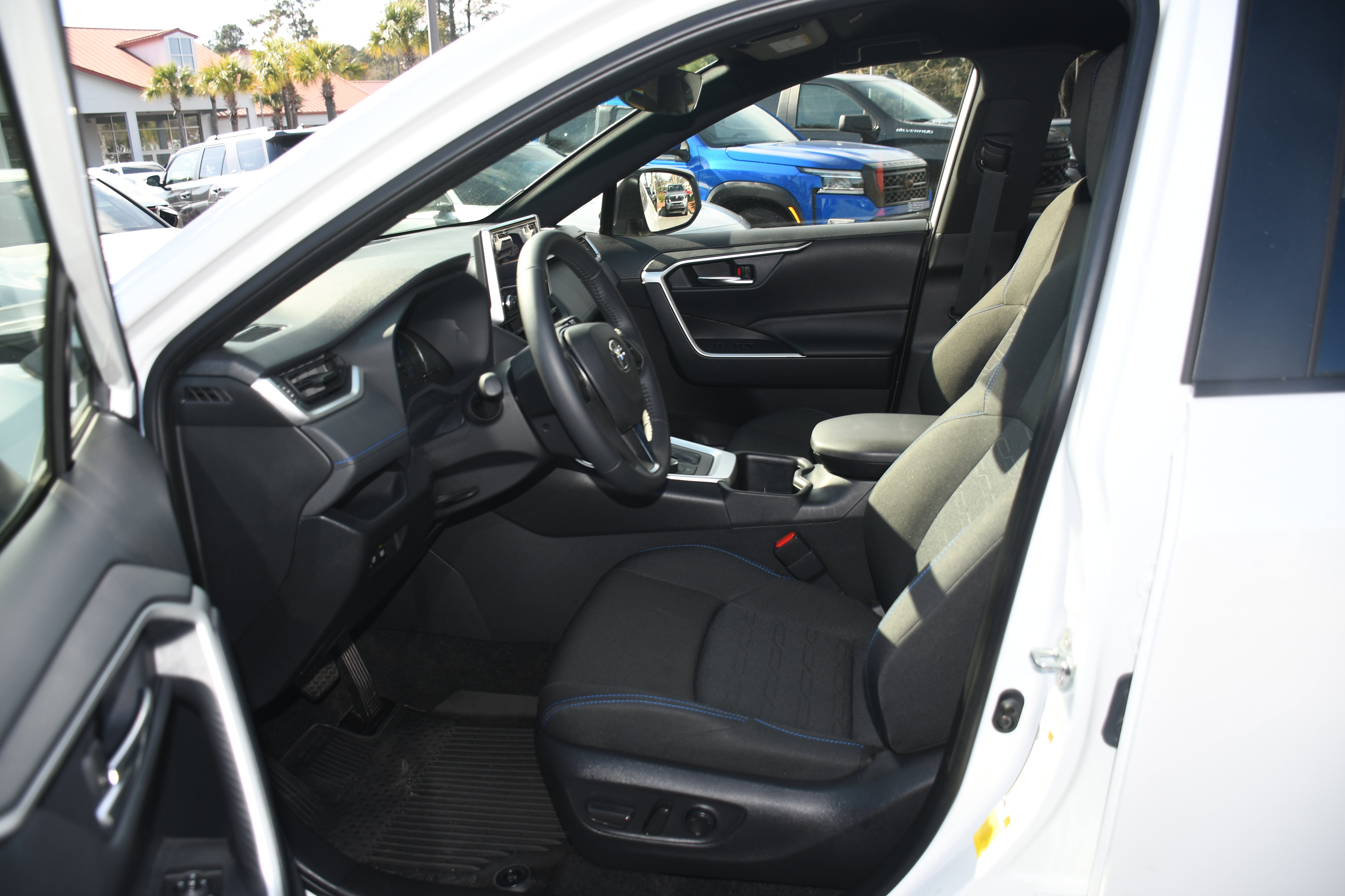 2025 Toyota RAV4 Hybrid SE