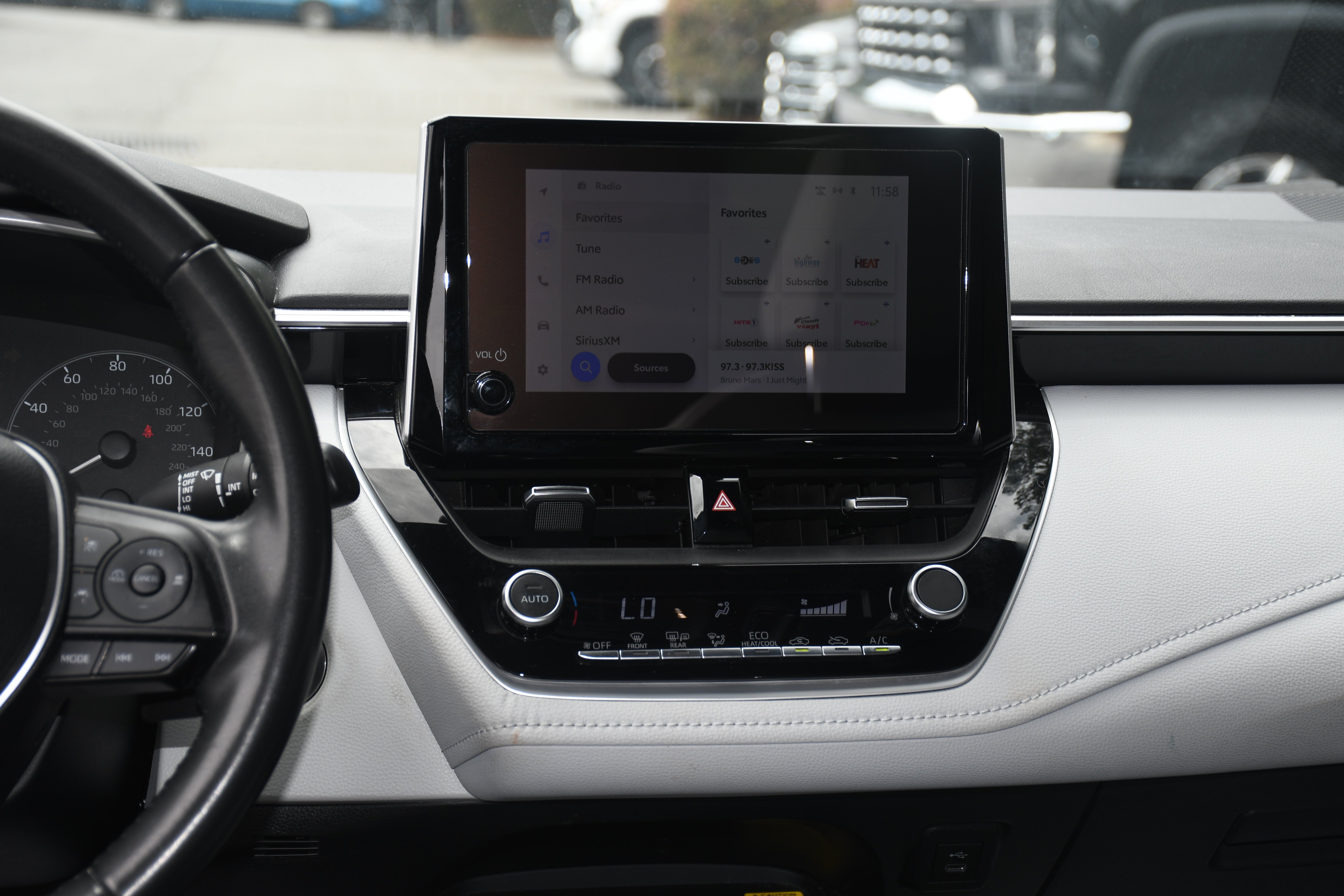 2024 Toyota Corolla Hatchback SE