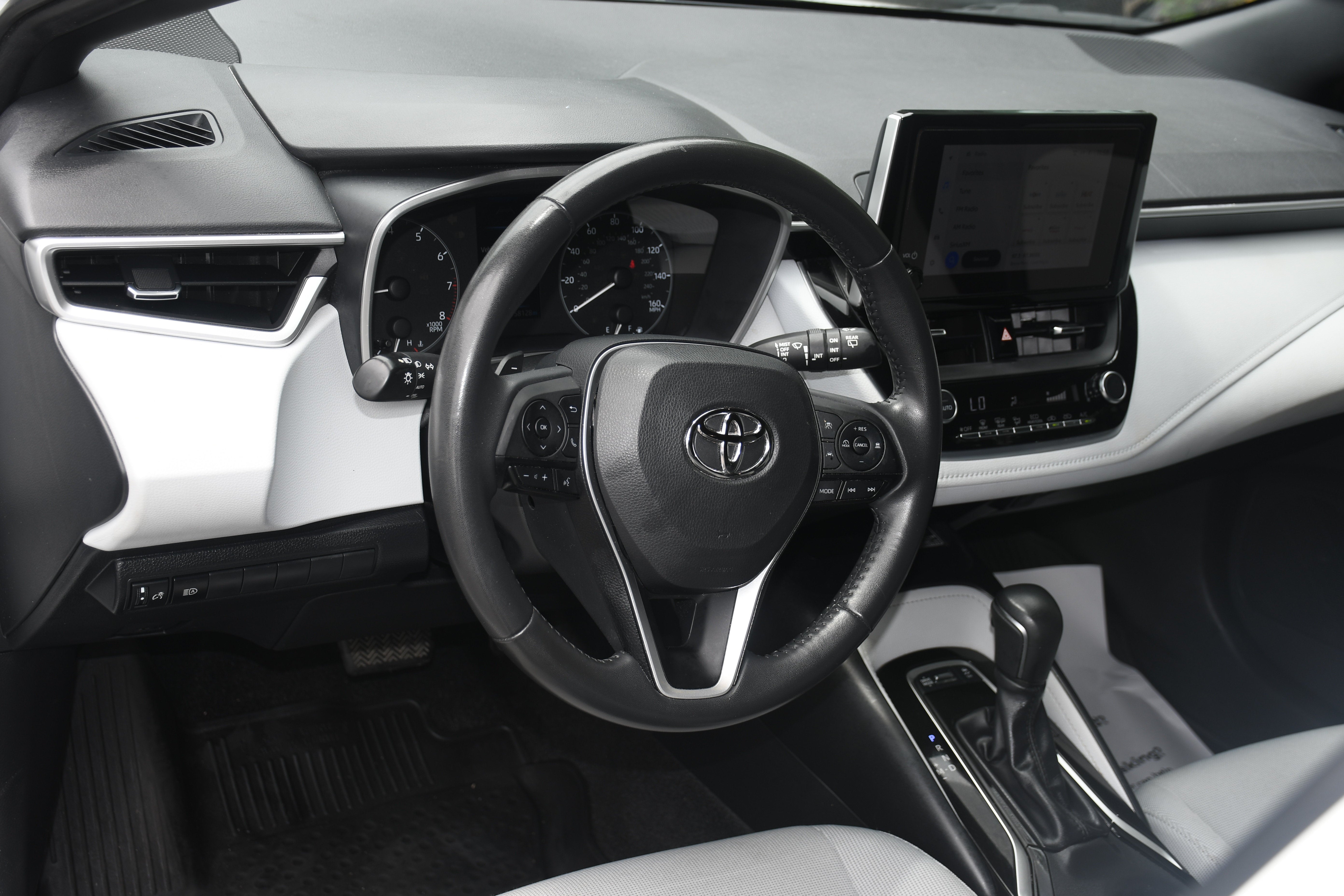 2024 Toyota Corolla Hatchback SE