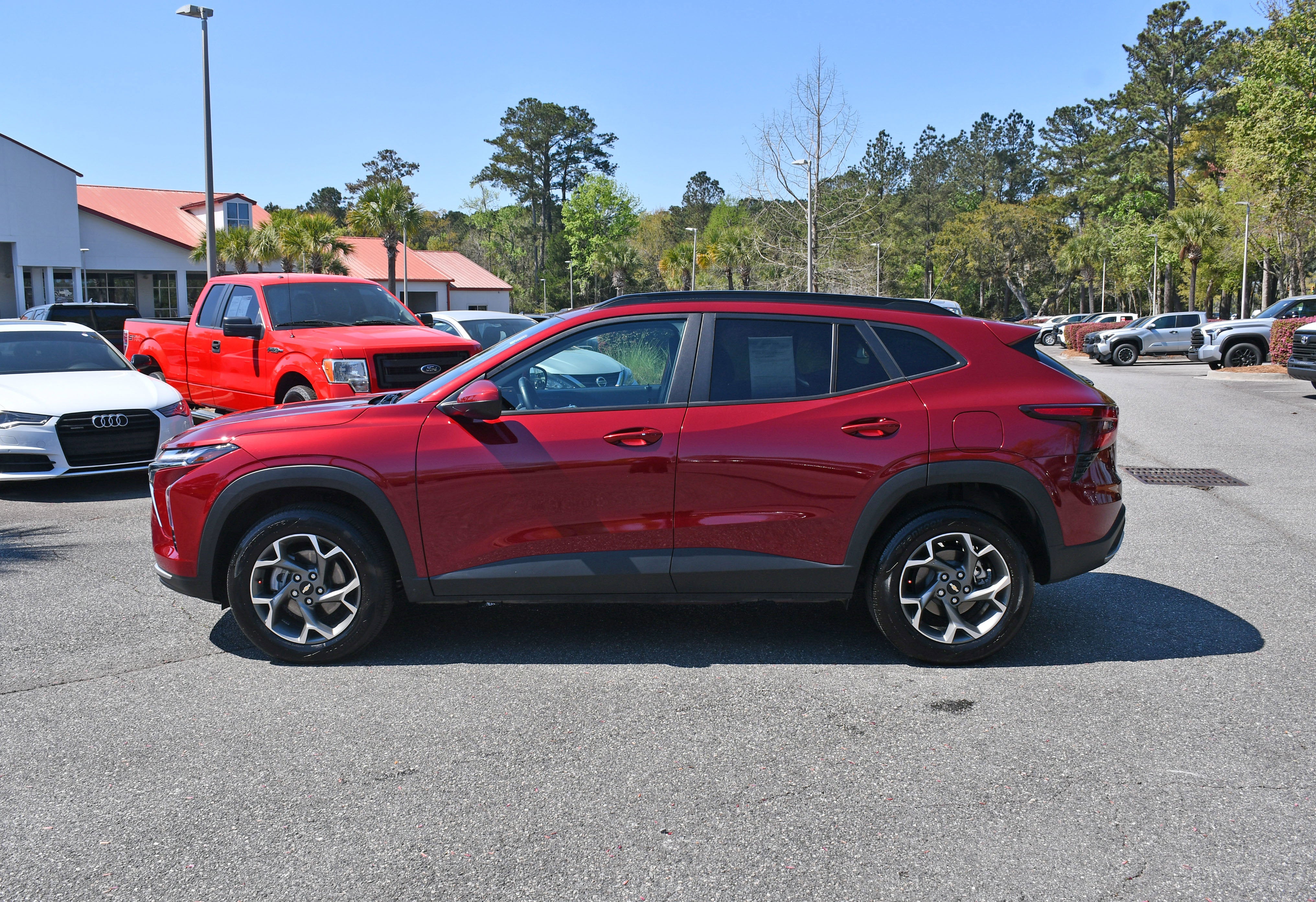 2025 Chevrolet Trax LT