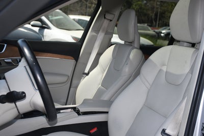 2021 Volvo XC90 Momentum