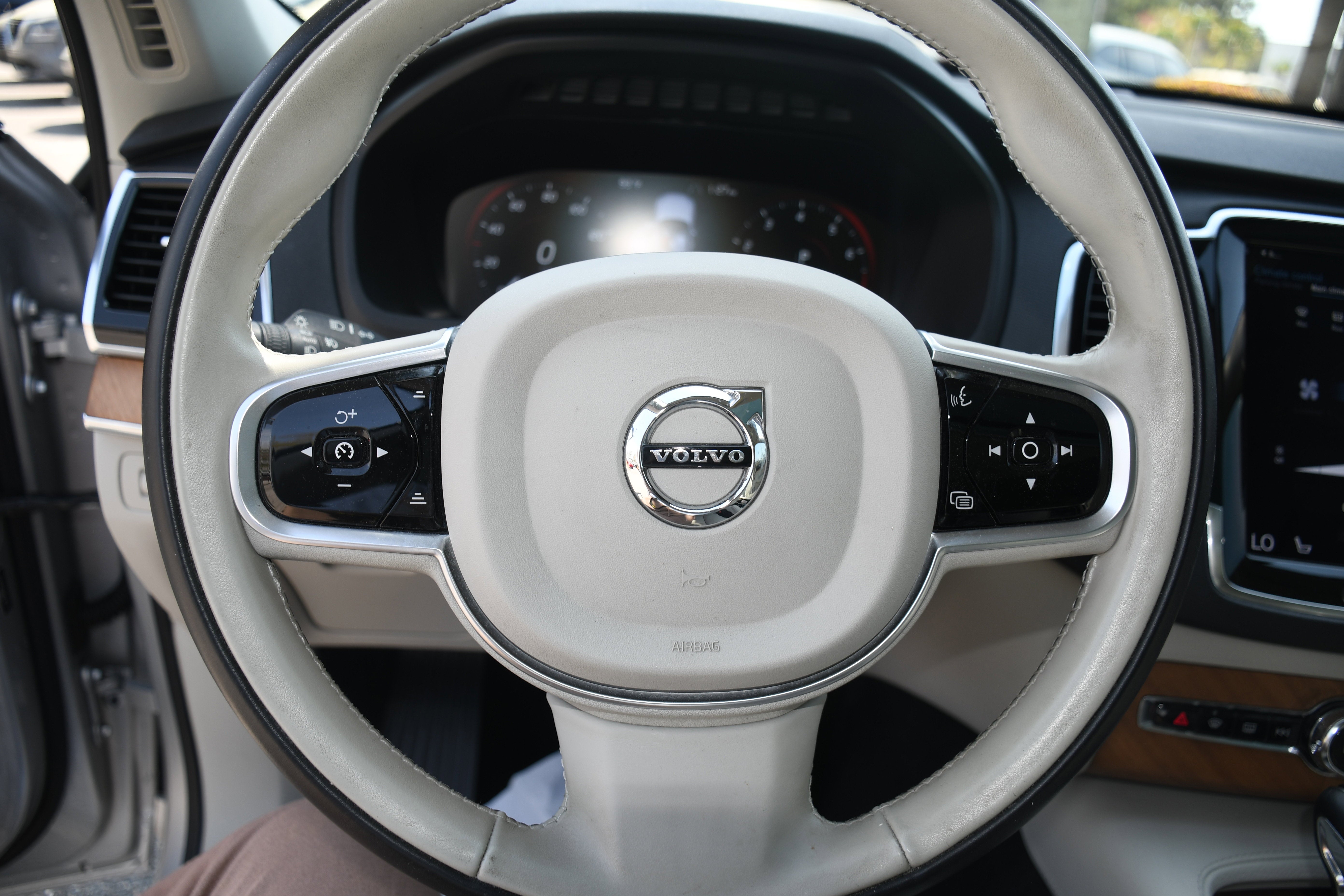 2021 Volvo XC90 Momentum