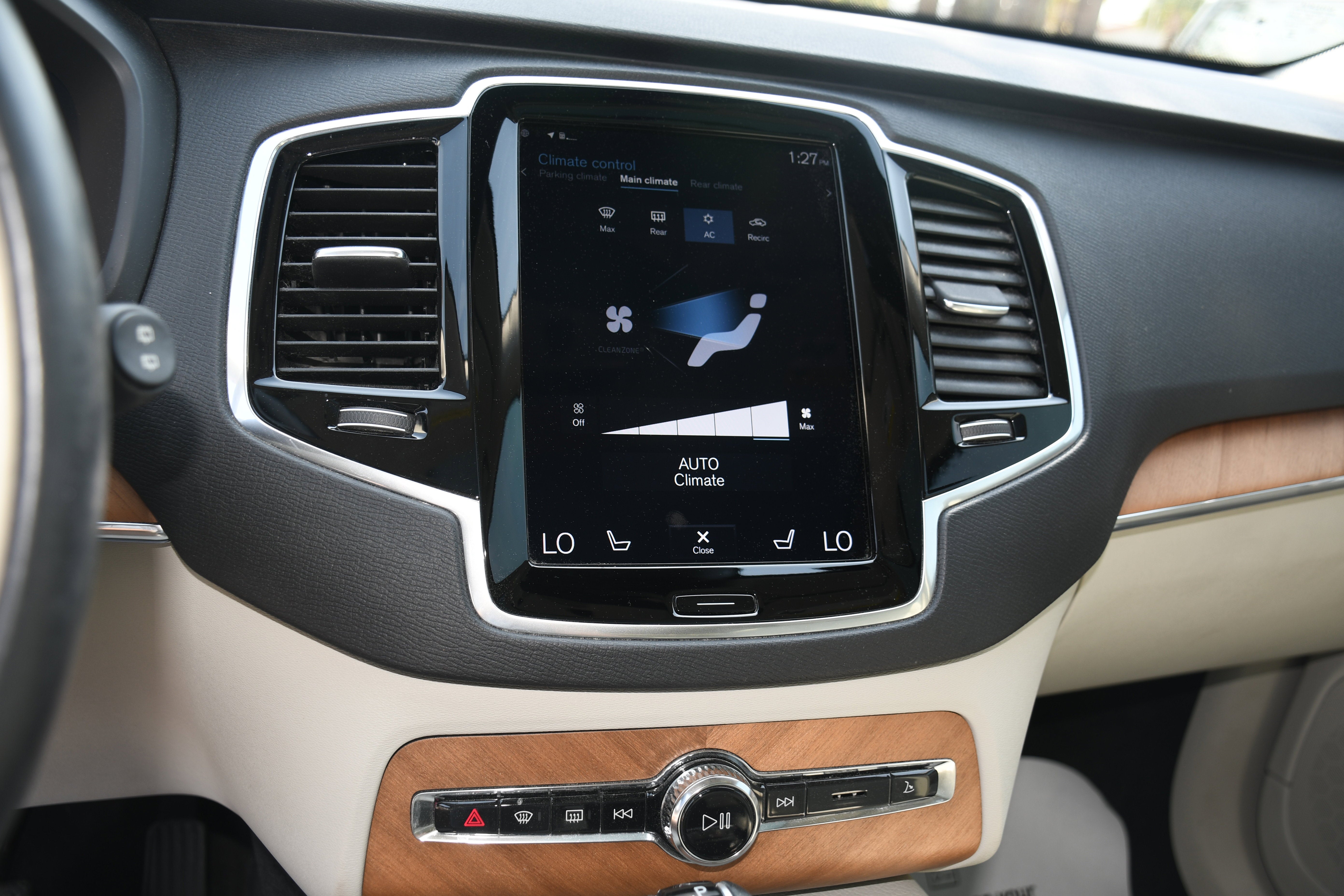 2021 Volvo XC90 Momentum