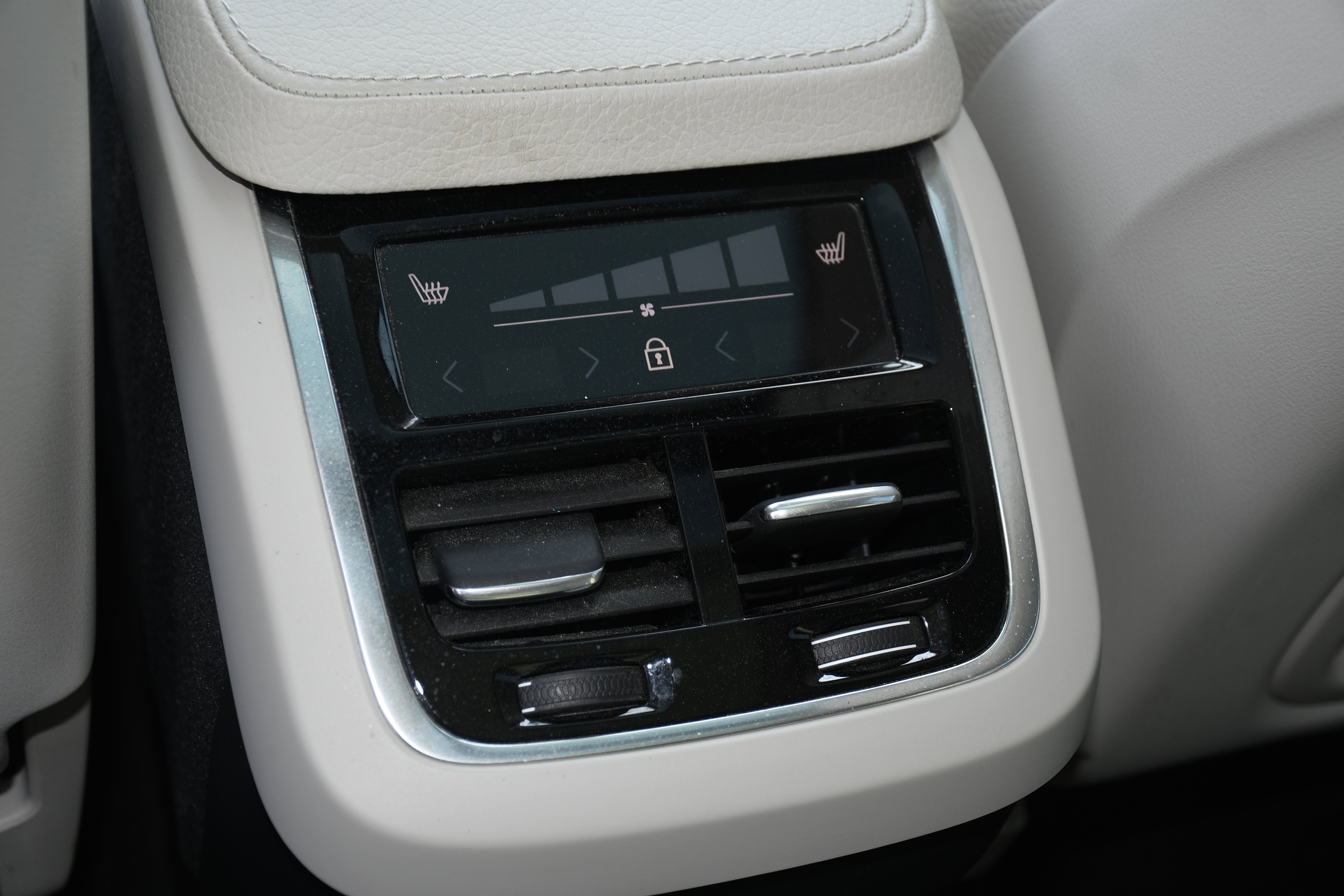 2021 Volvo XC90 Momentum