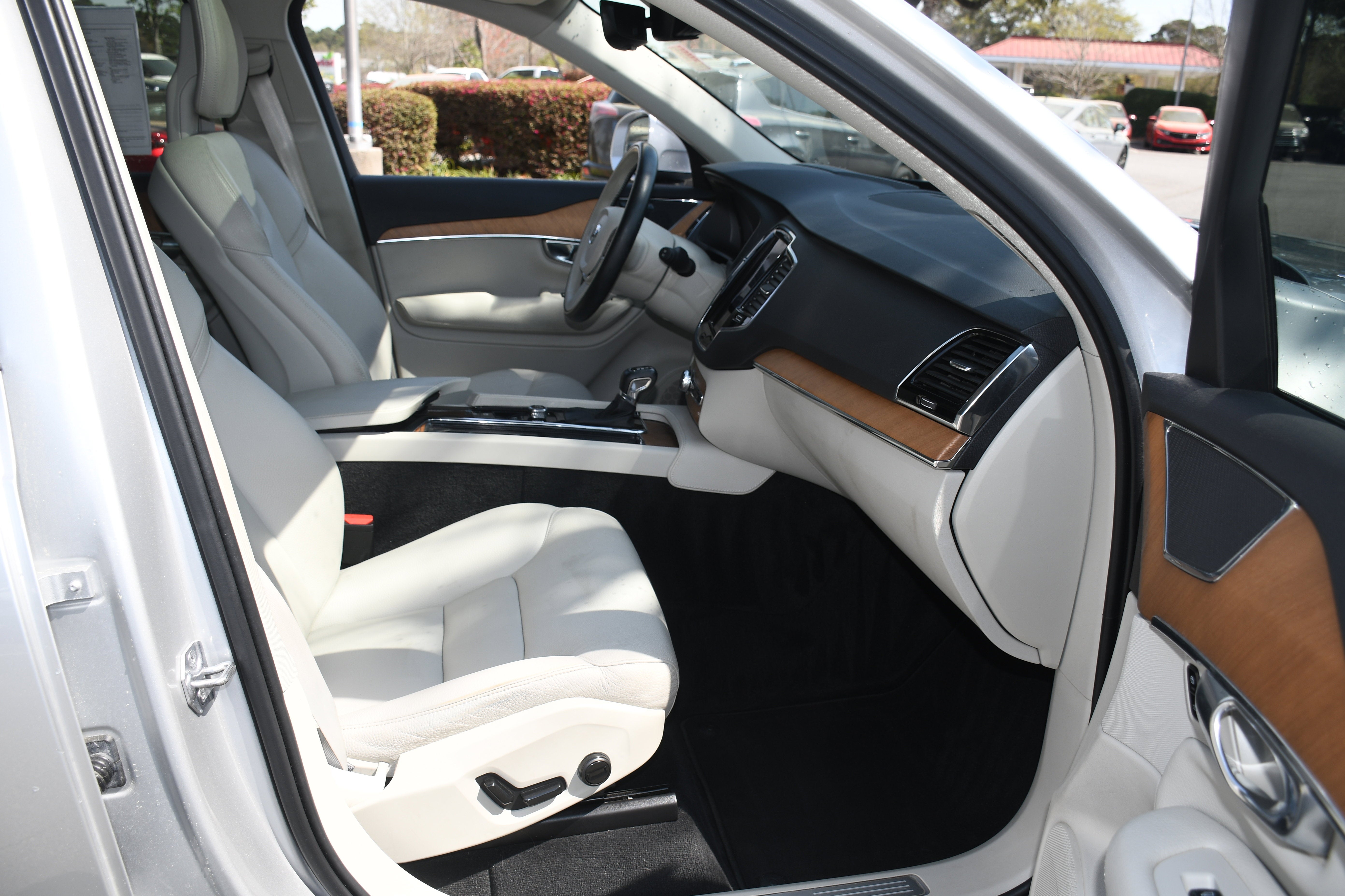 2021 Volvo XC90 Momentum