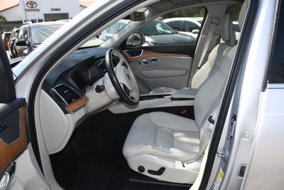 2021 Volvo XC90 Momentum