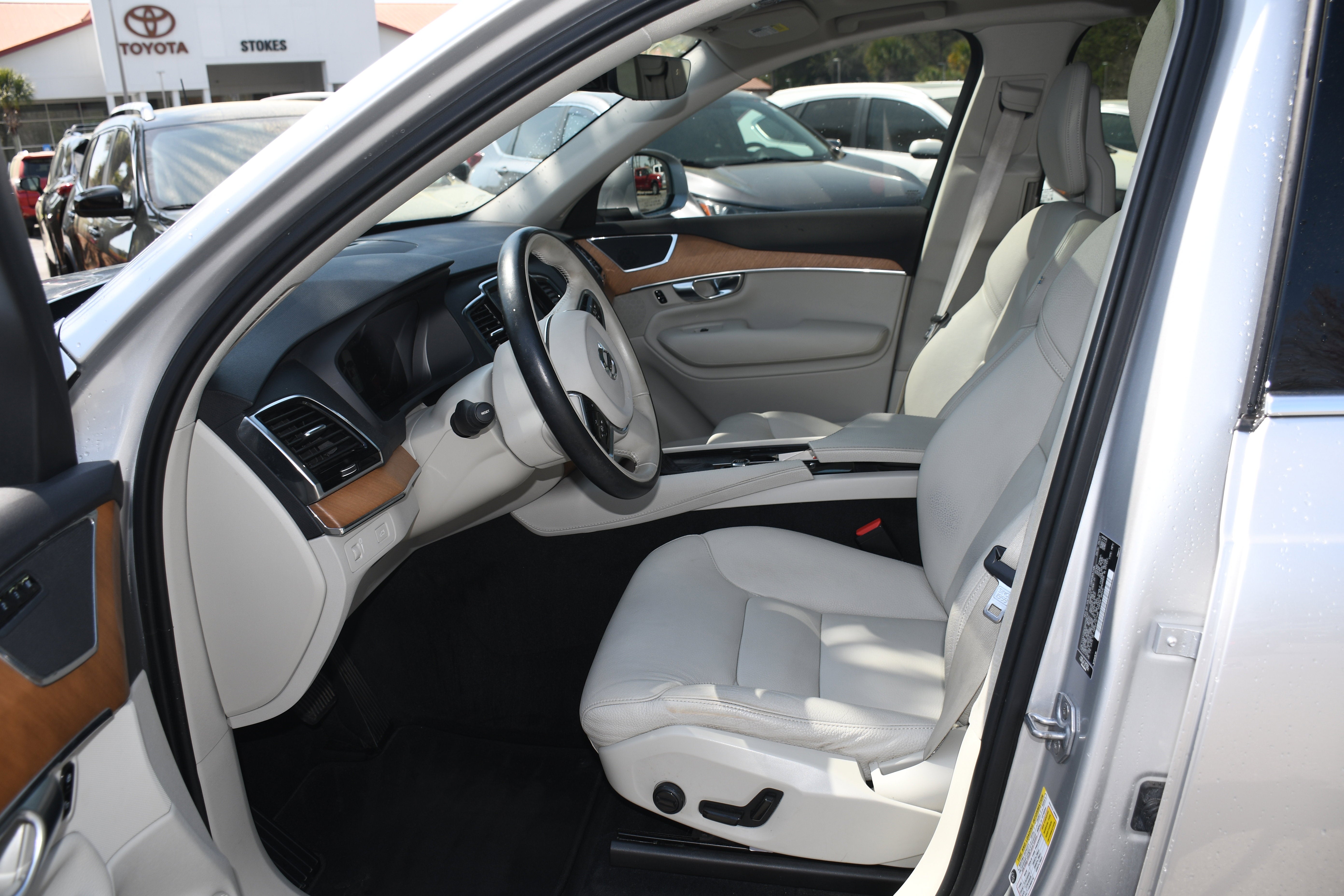 2021 Volvo XC90 Momentum