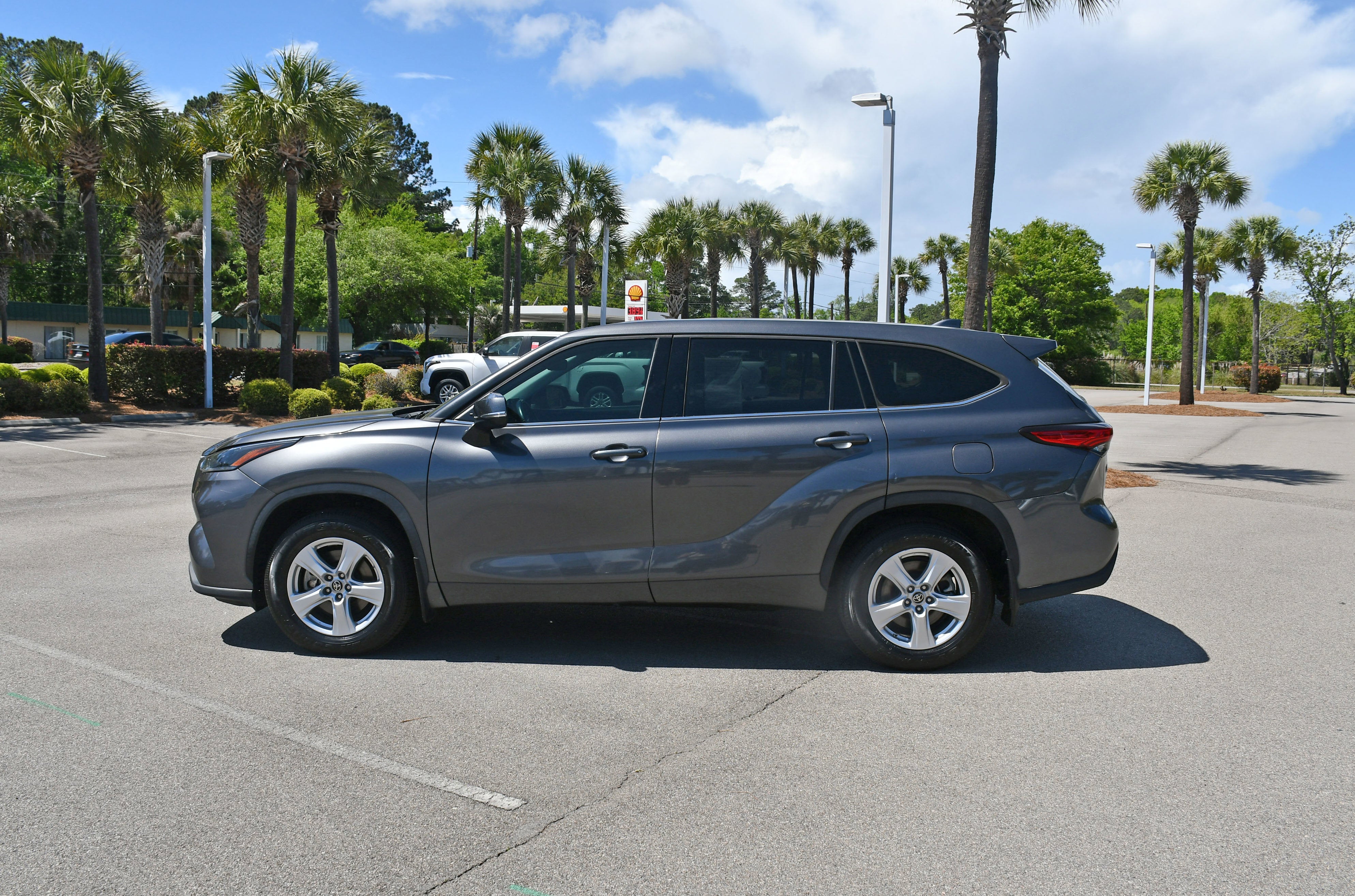 2021 Toyota Highlander LE