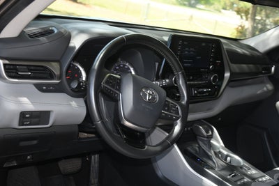 2021 Toyota Highlander LE