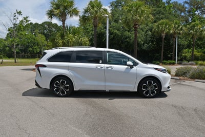 2025 Toyota Sienna Platinum