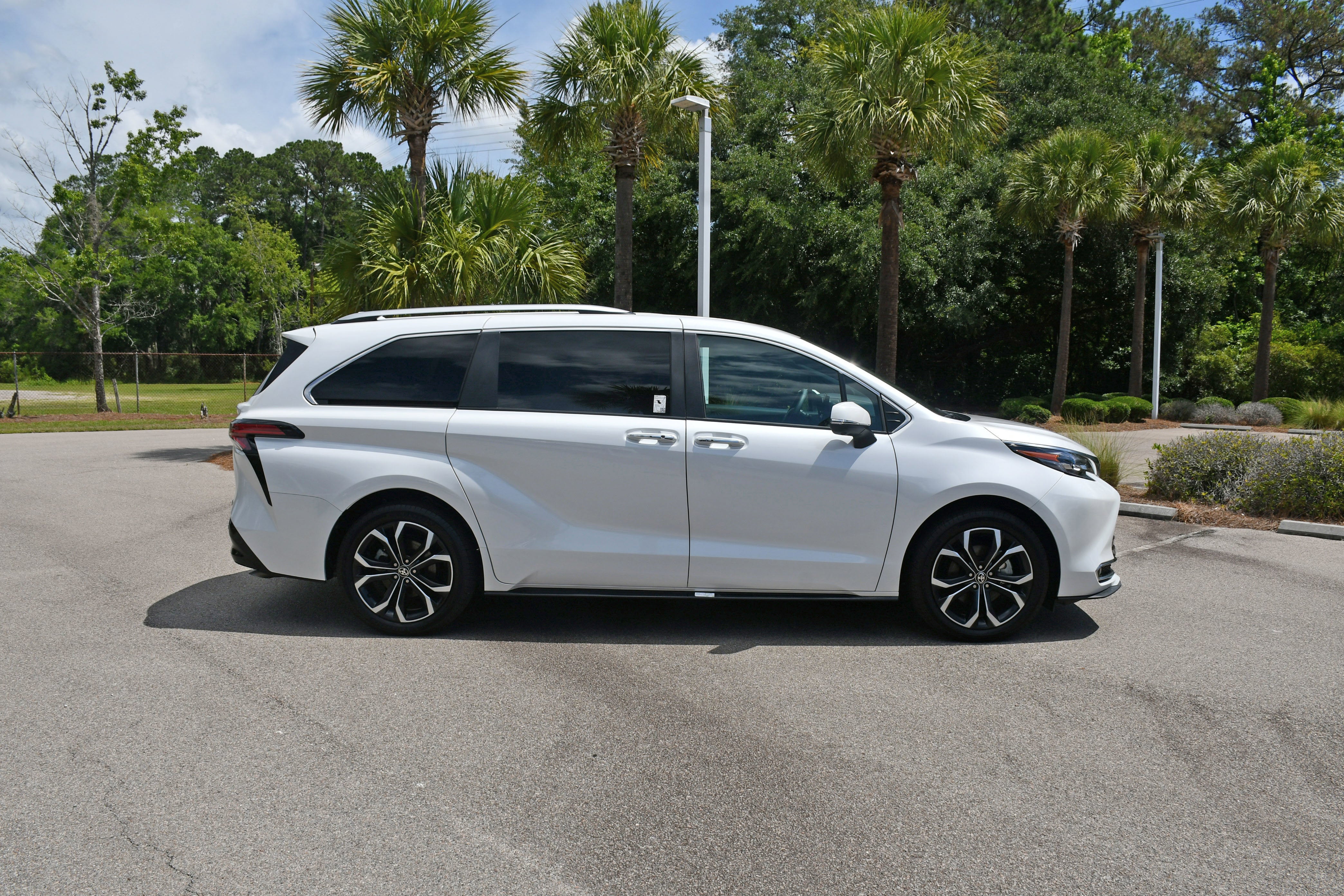 2025 Toyota Sienna Platinum