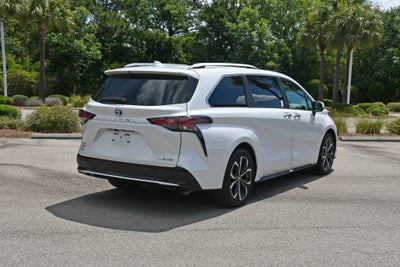 2025 Toyota Sienna Platinum