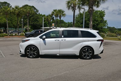 2025 Toyota Sienna Platinum