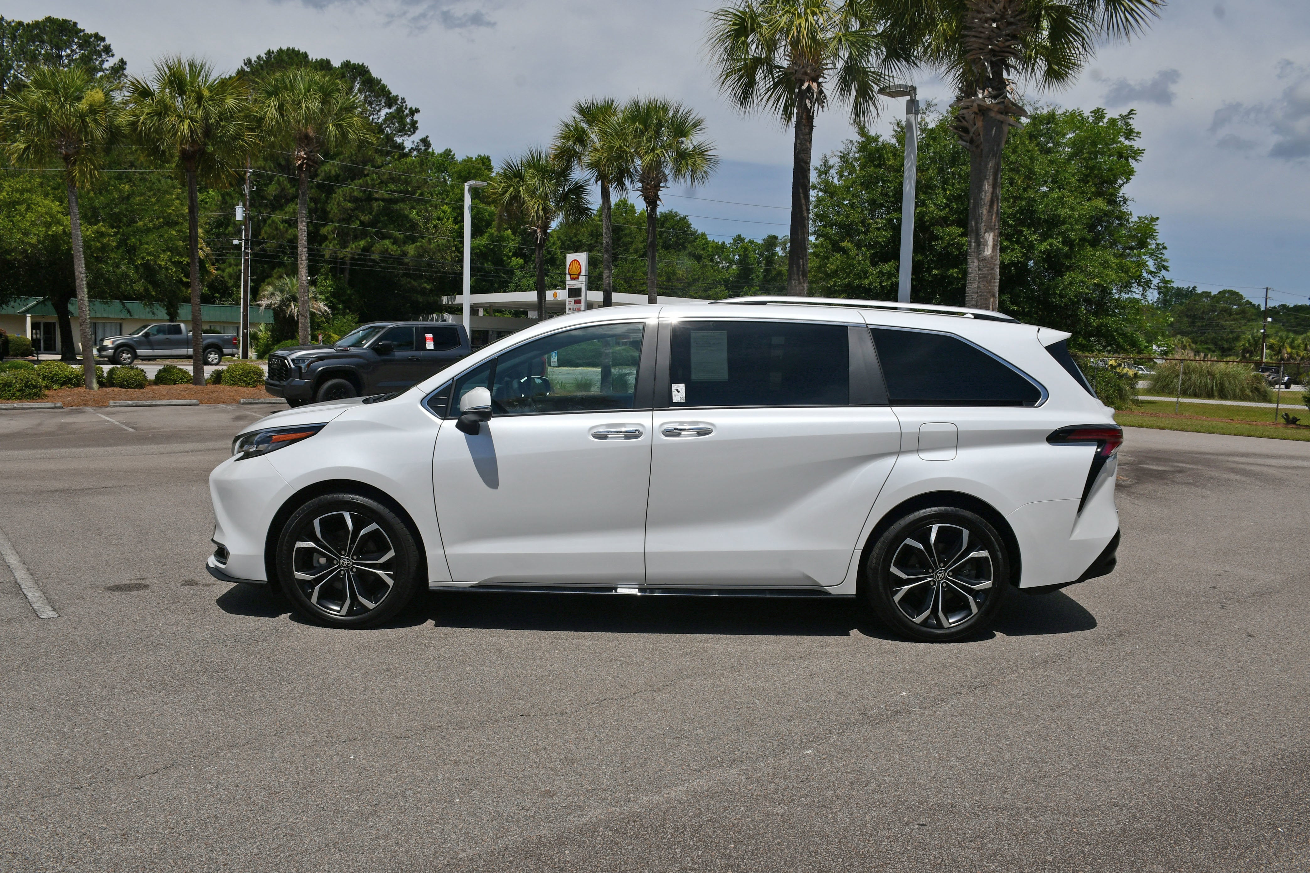 2025 Toyota Sienna Platinum
