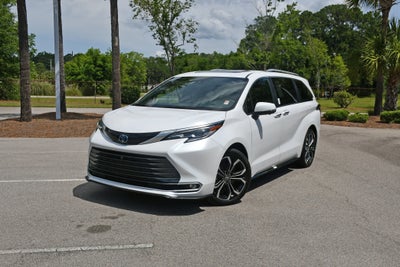 2025 Toyota Sienna Platinum