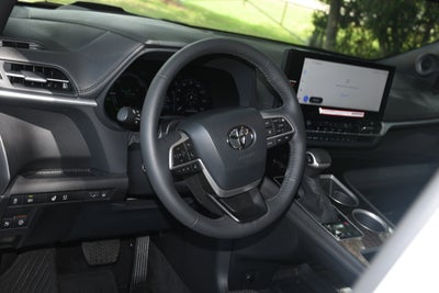 2025 Toyota Sienna Platinum