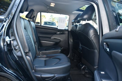 2022 Toyota Highlander Hybrid XLE