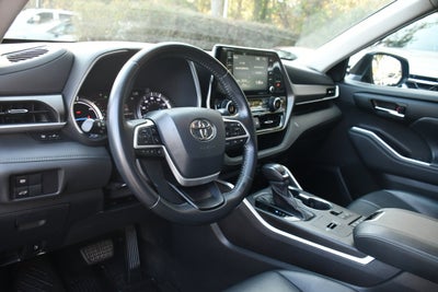 2022 Toyota Highlander Hybrid XLE