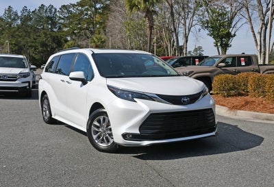 2025 Toyota Sienna XLE