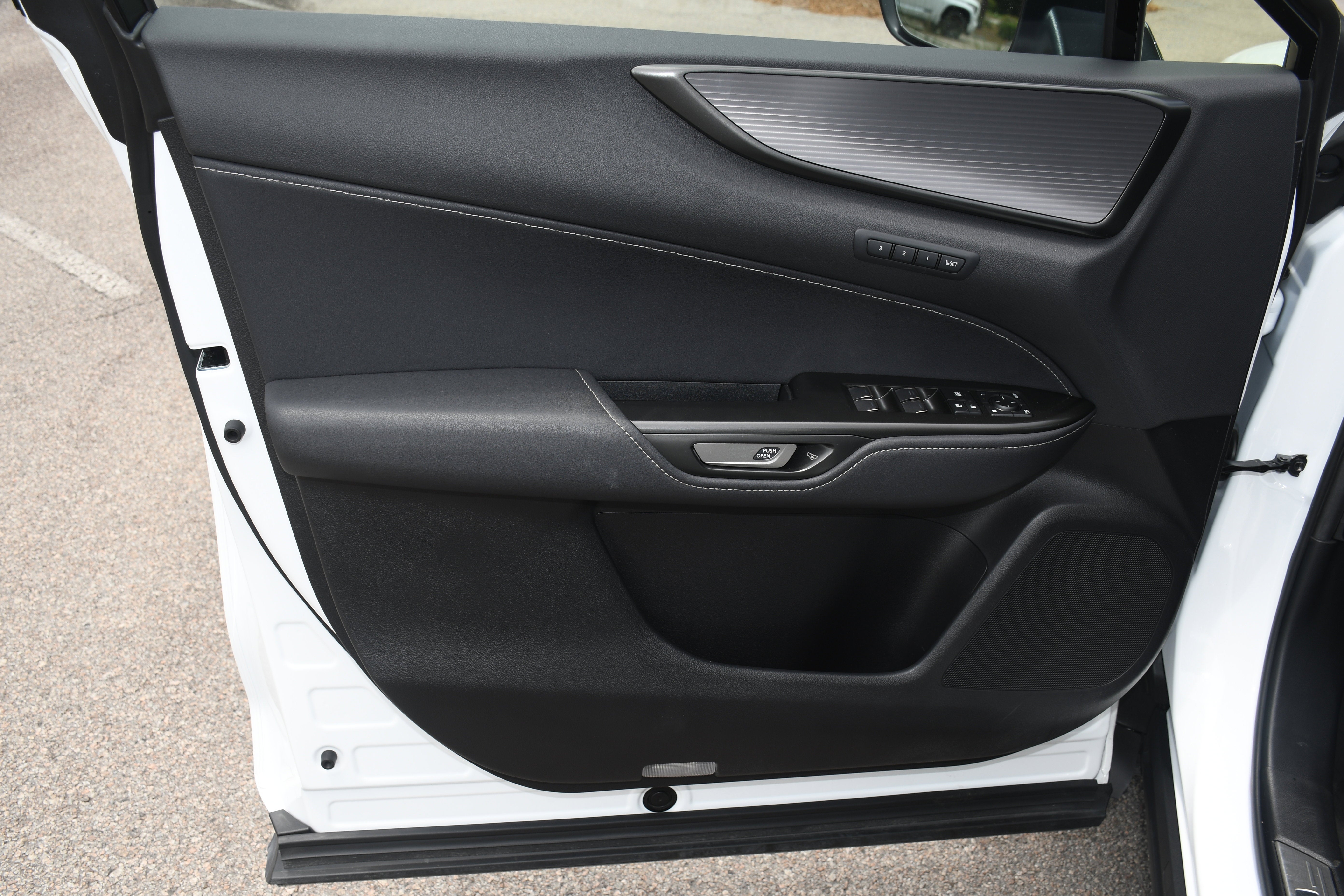 2023 Lexus NX NX 450h+ F SPORT Handling