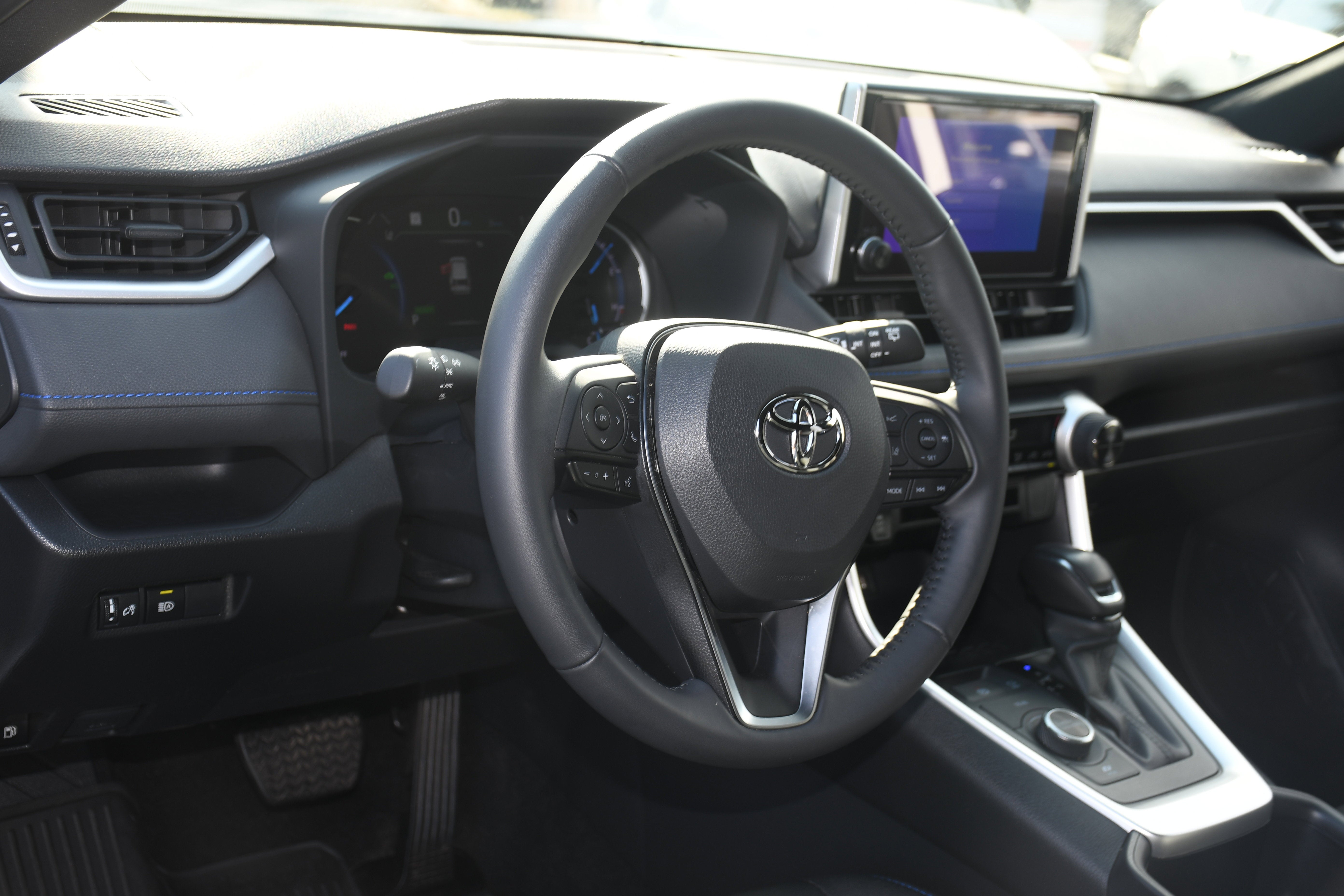 2025 Toyota RAV4 Hybrid SE