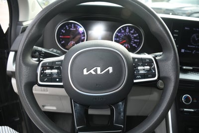 2023 Kia Carnival LX