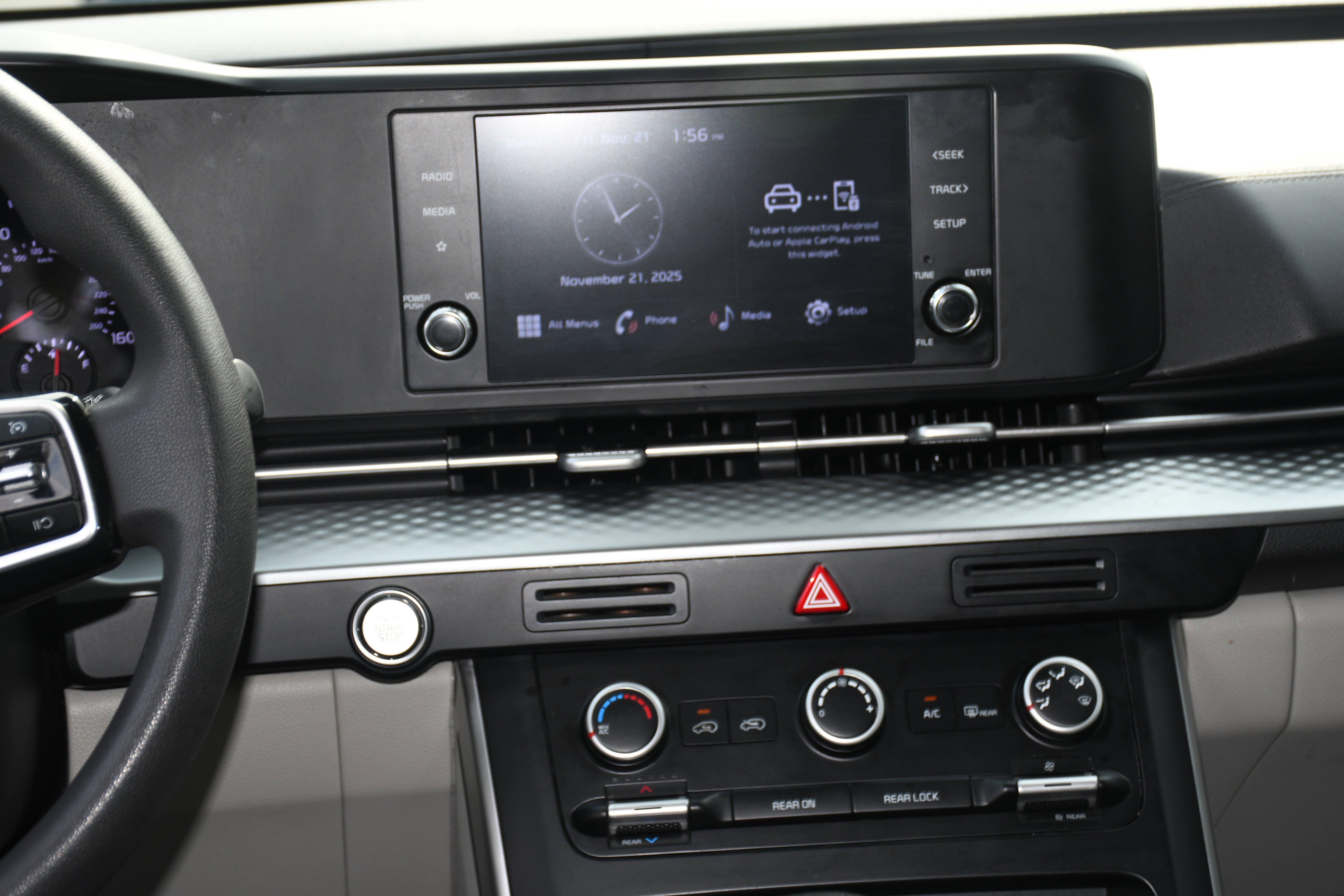 2023 Kia Carnival LX