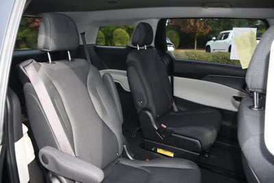 2023 Kia Carnival LX