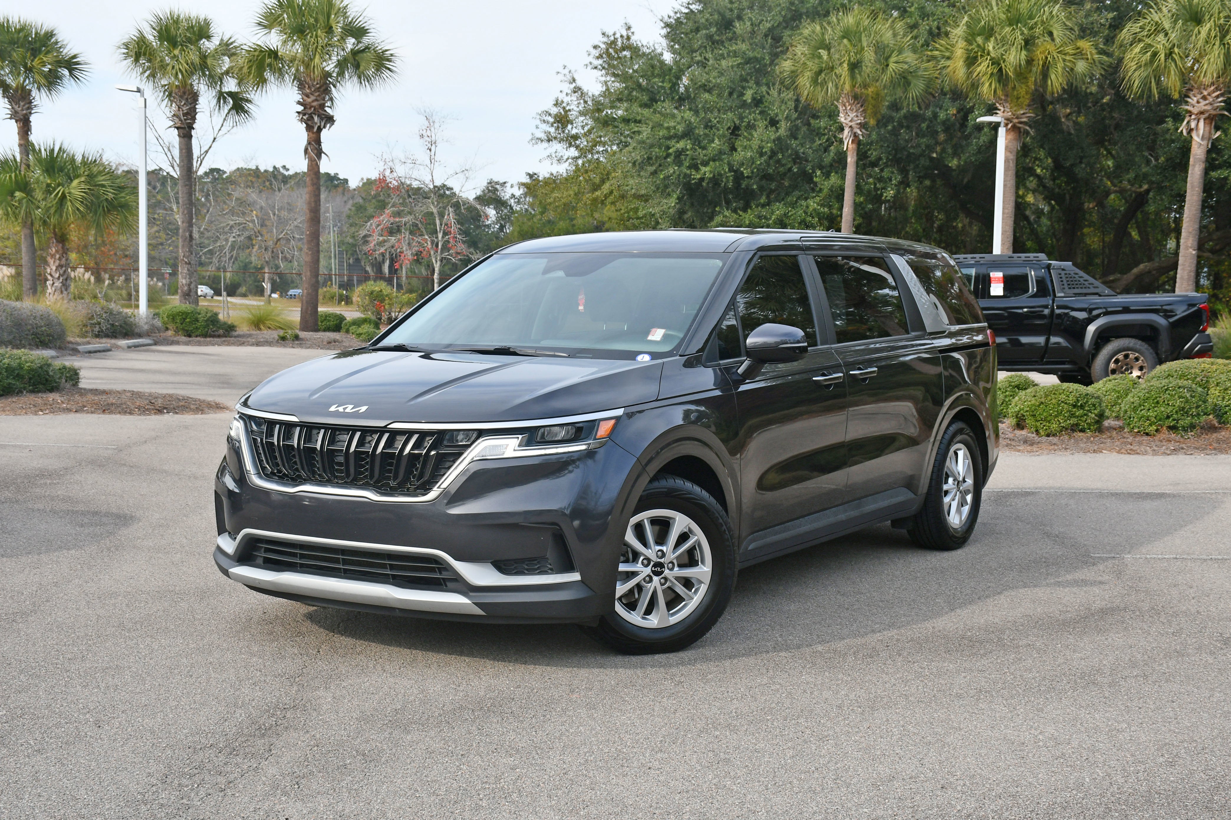 2023 Kia Carnival LX