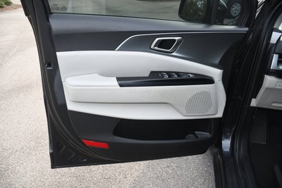 2023 Kia Carnival LX