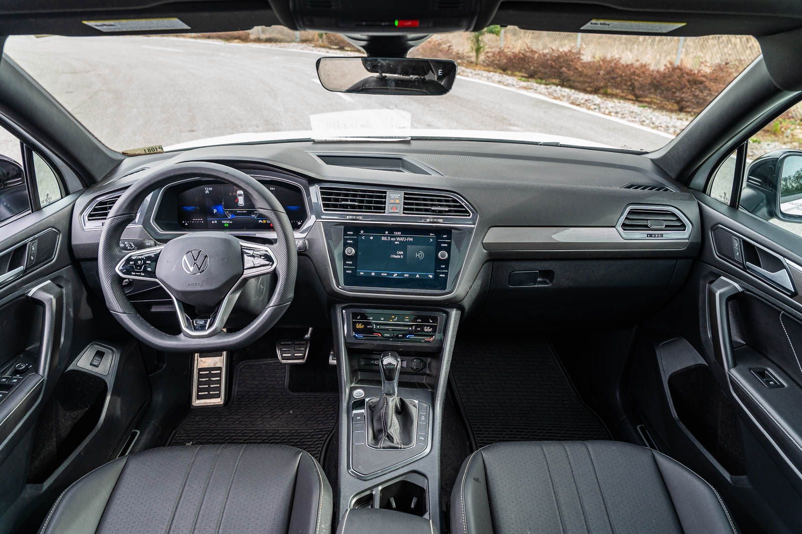 2024 Volkswagen Tiguan 2.0T SE R-Line Black