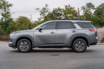 2023 Nissan Pathfinder SV
