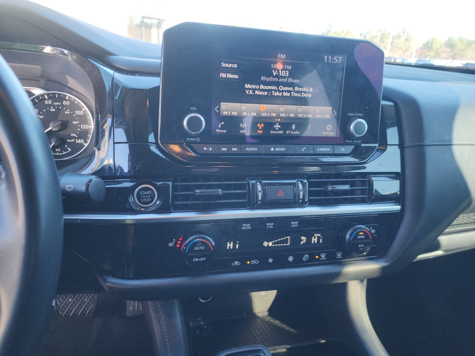 2023 Nissan Pathfinder SV