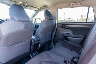 2024 Toyota Highlander LE