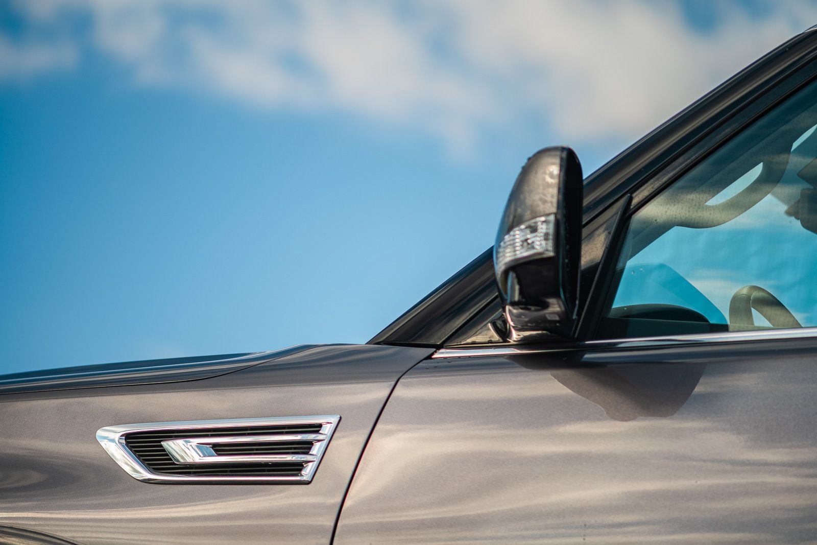 2023 INFINITI QX80 LUXE