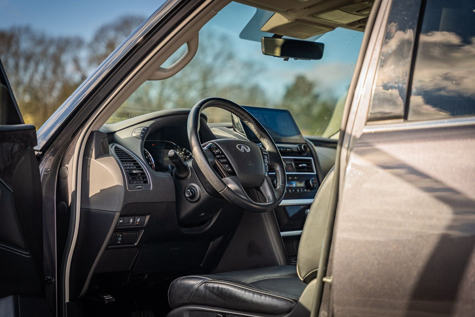 2023 INFINITI QX80 LUXE