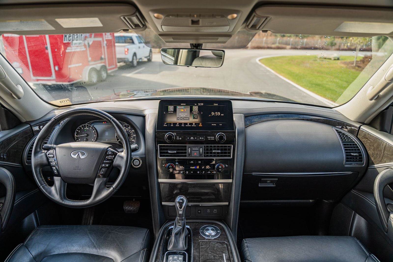 2023 INFINITI QX80 LUXE