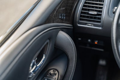 2023 INFINITI QX80 LUXE