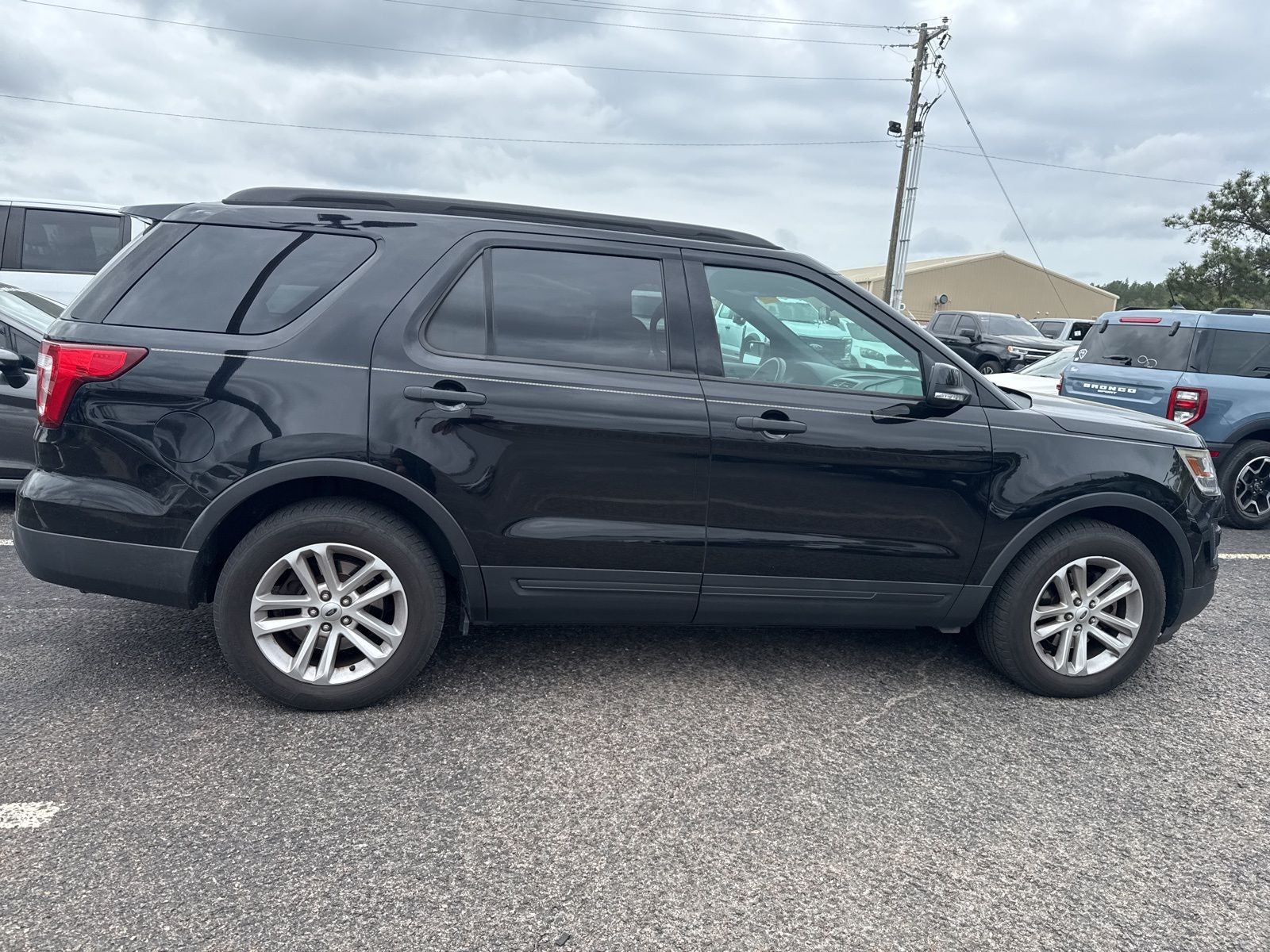 2017 Ford Explorer Base
